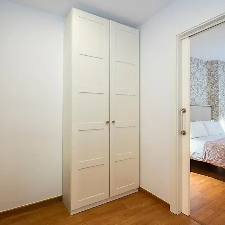 Renovated In Centre, And Train 3 Minutes Away *