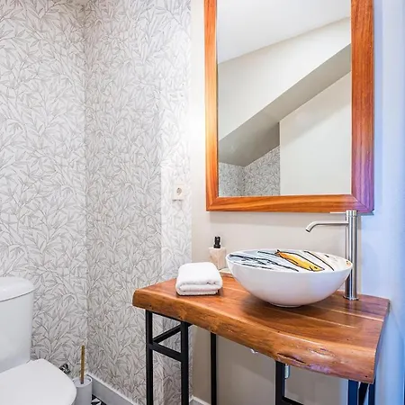 Renovated In Centre, And Train 3 Minutes Away *