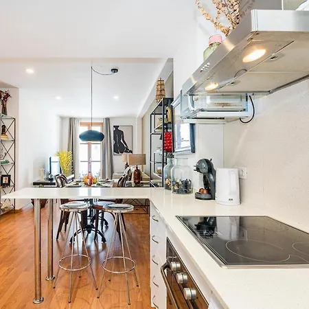 Renovated In Centre, And Train 3 Minutes Away