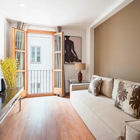 Renovated In Centre, And Train 3 Minutes Away *
