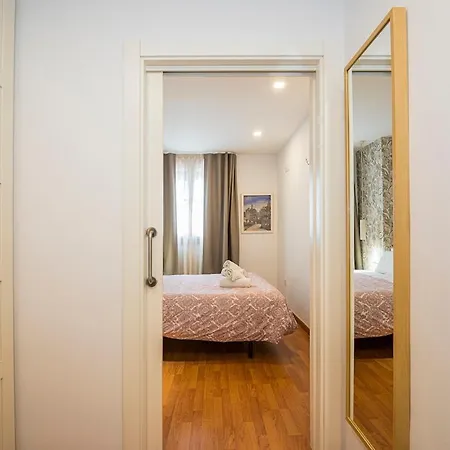 Lejlighed Renovated In Centre, And Train 3 Minutes Away *