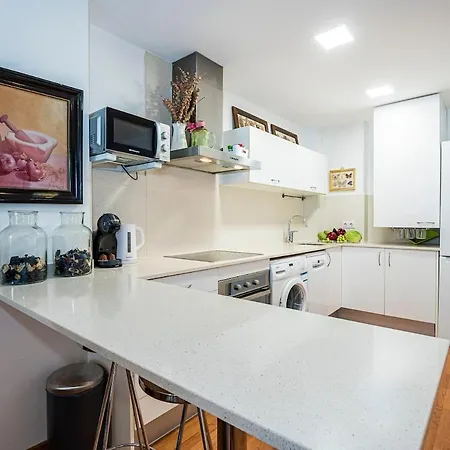 Renovated In Centre, And Train 3 Minutes Away *