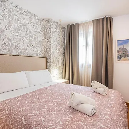 Renovated In Centre, And Train 3 Minutes Away Lejlighed Sitges