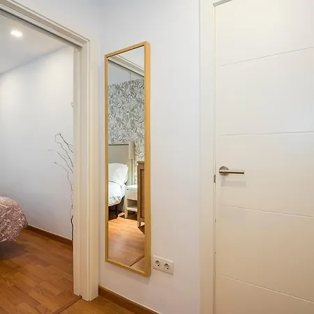 Renovated In Centre, And Train 3 Minutes Away Lejlighed Sitges