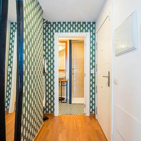 Renovated In Centre, And Train 3 Minutes Away *